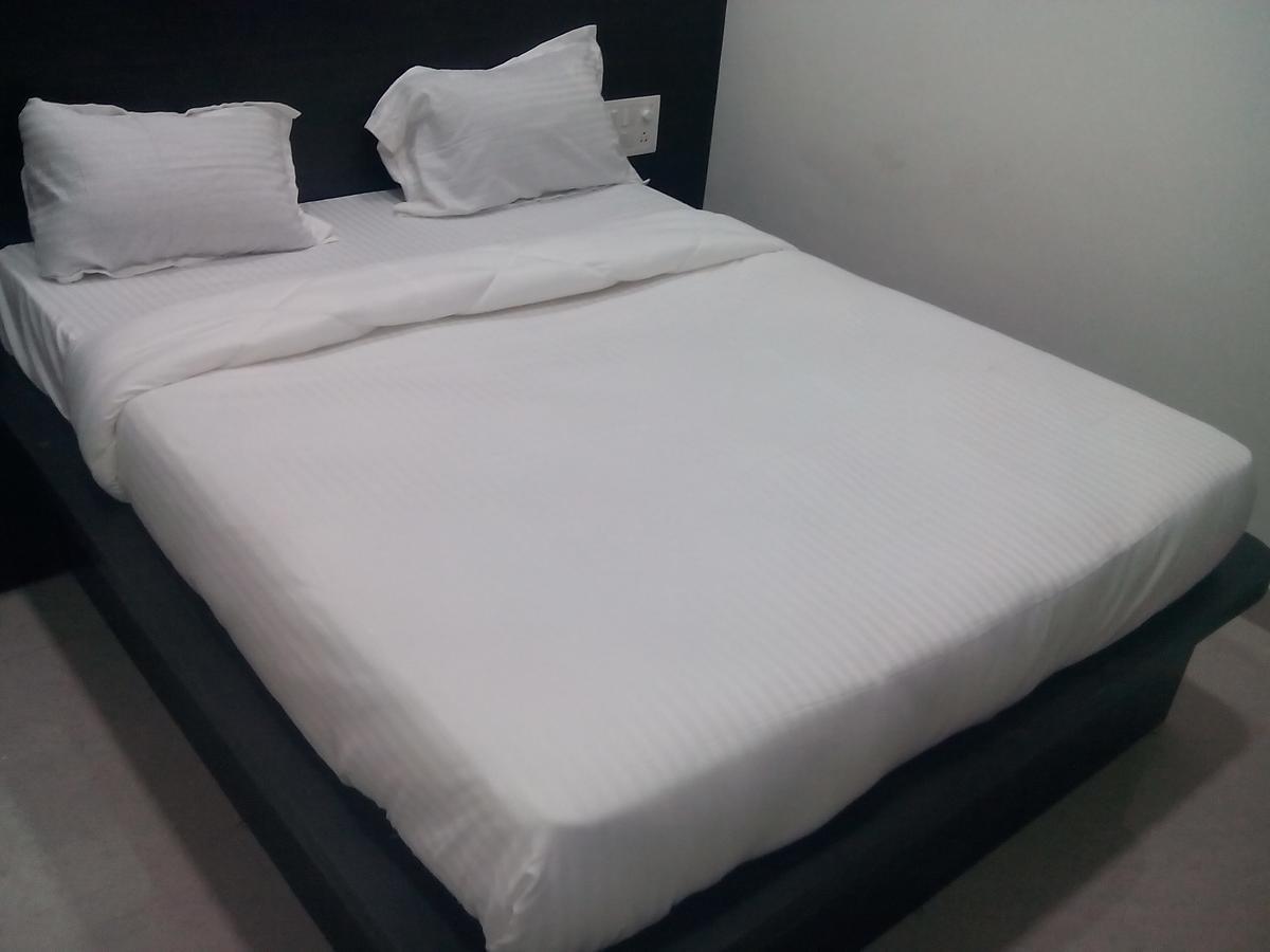 Hotel Gayatri Dwārka Zewnętrze zdjęcie