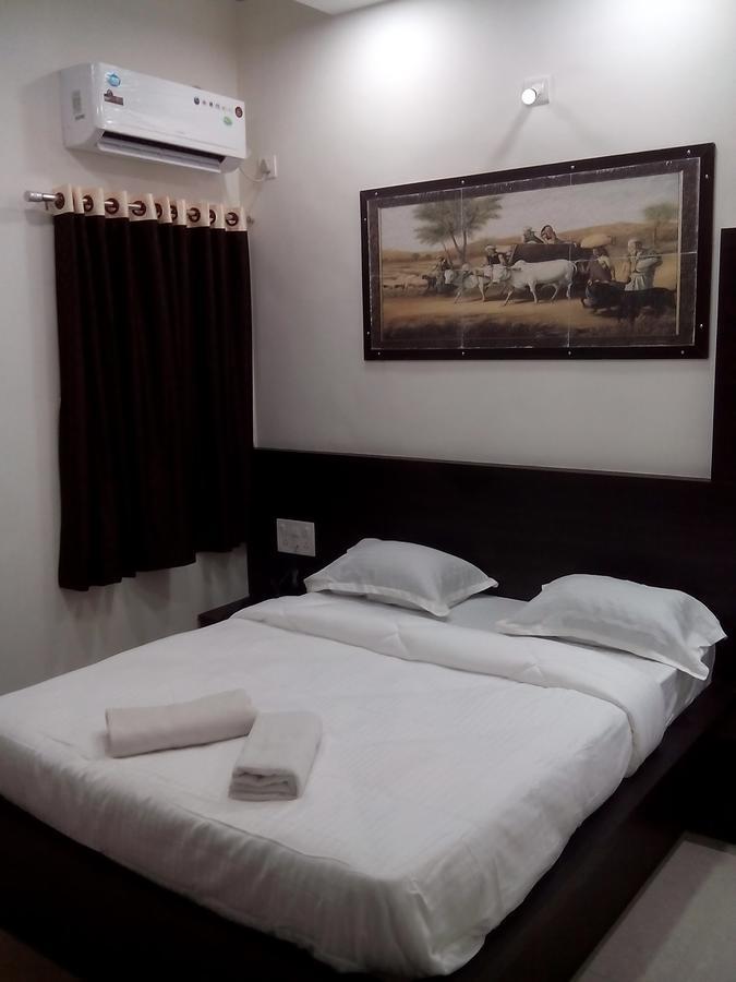 Hotel Gayatri Dwārka Zewnętrze zdjęcie
